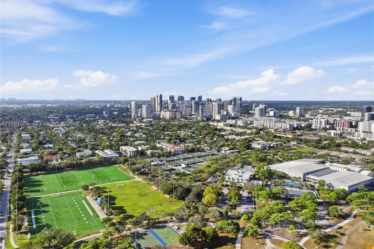 606 NE 14th Ave, Fort Lauderdale FL 33304