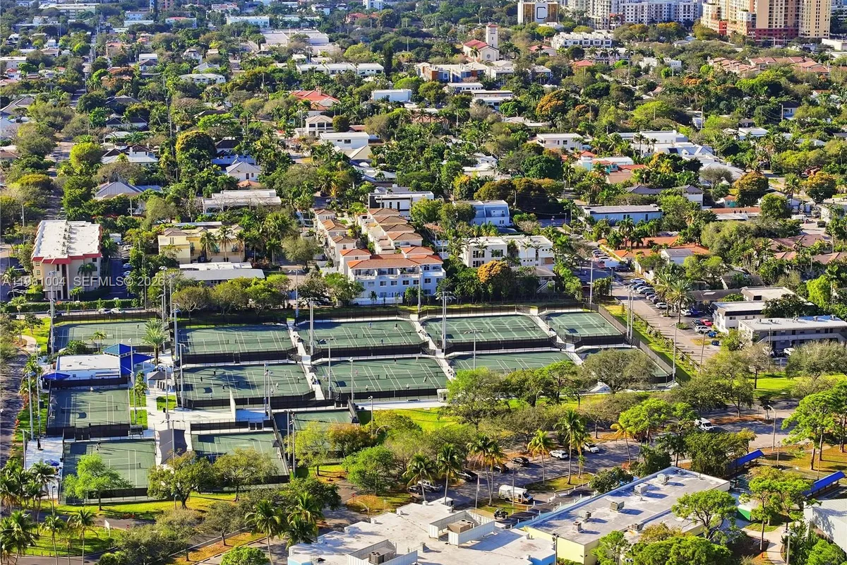 606 NE 14th Ave, Fort Lauderdale FL 33304