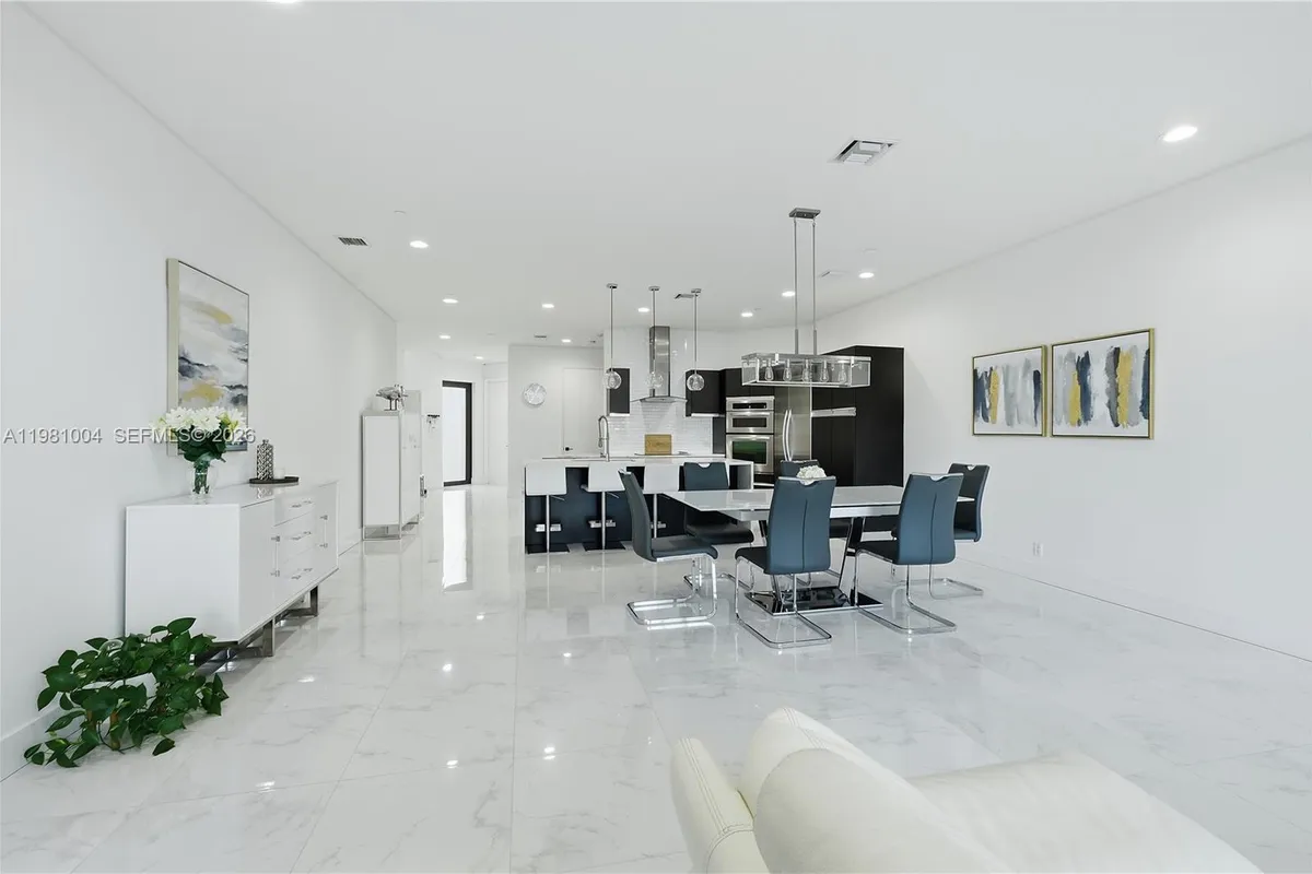 606 NE 14th Ave, Fort Lauderdale FL 33304