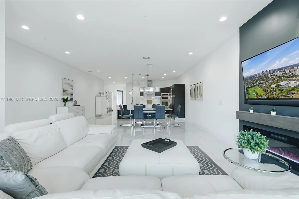 606 NE 14th Ave, Fort Lauderdale FL 33304