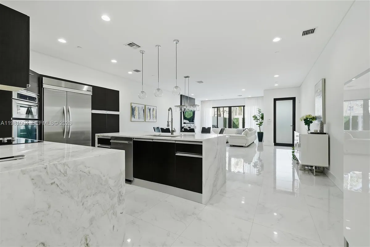 606 NE 14th Ave, Fort Lauderdale FL 33304