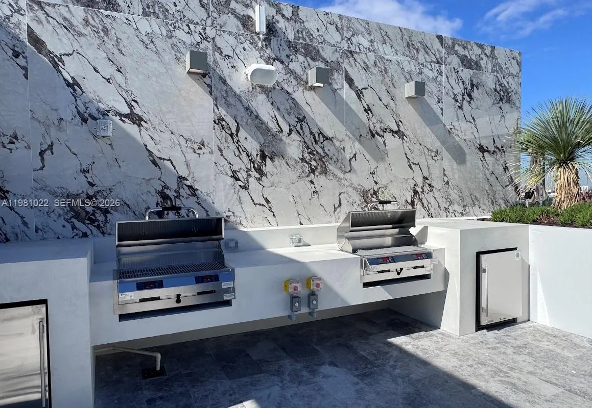 1611 SW 2nd Av # 306, Miami FL 33129