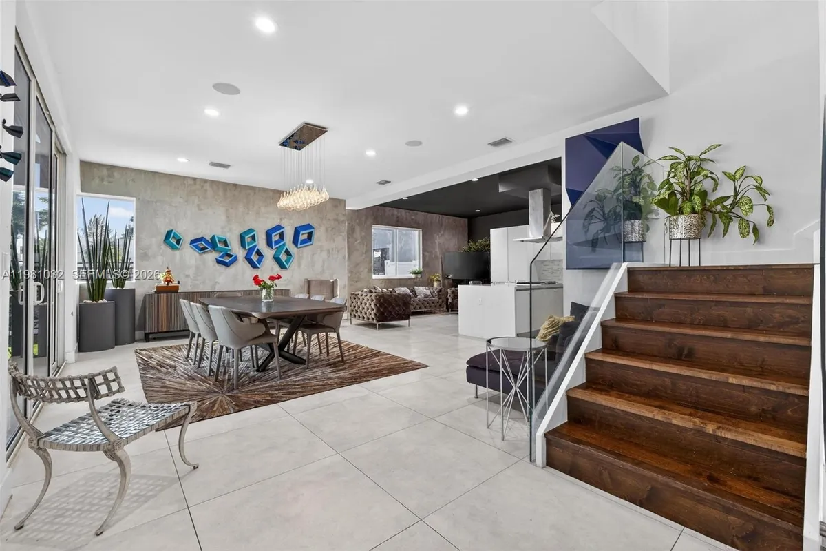 10292 NW 75th Ter, Doral FL 33178