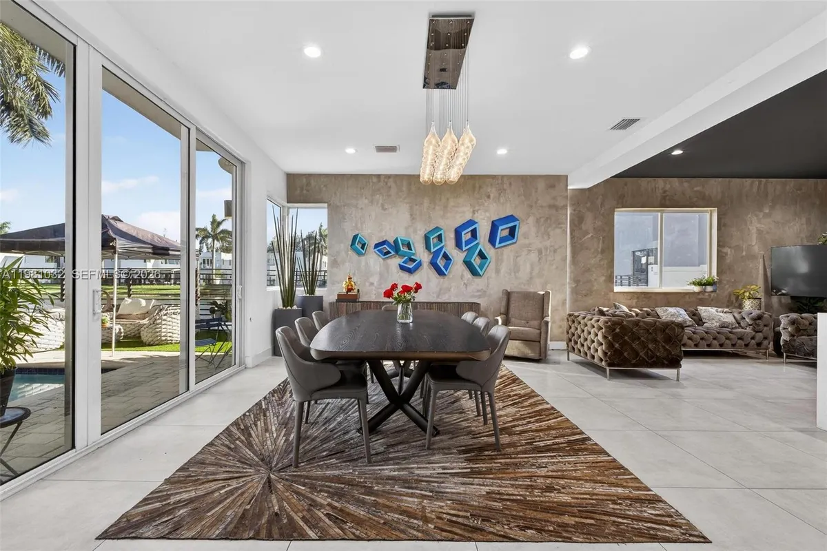 10292 NW 75th Ter, Doral FL 33178