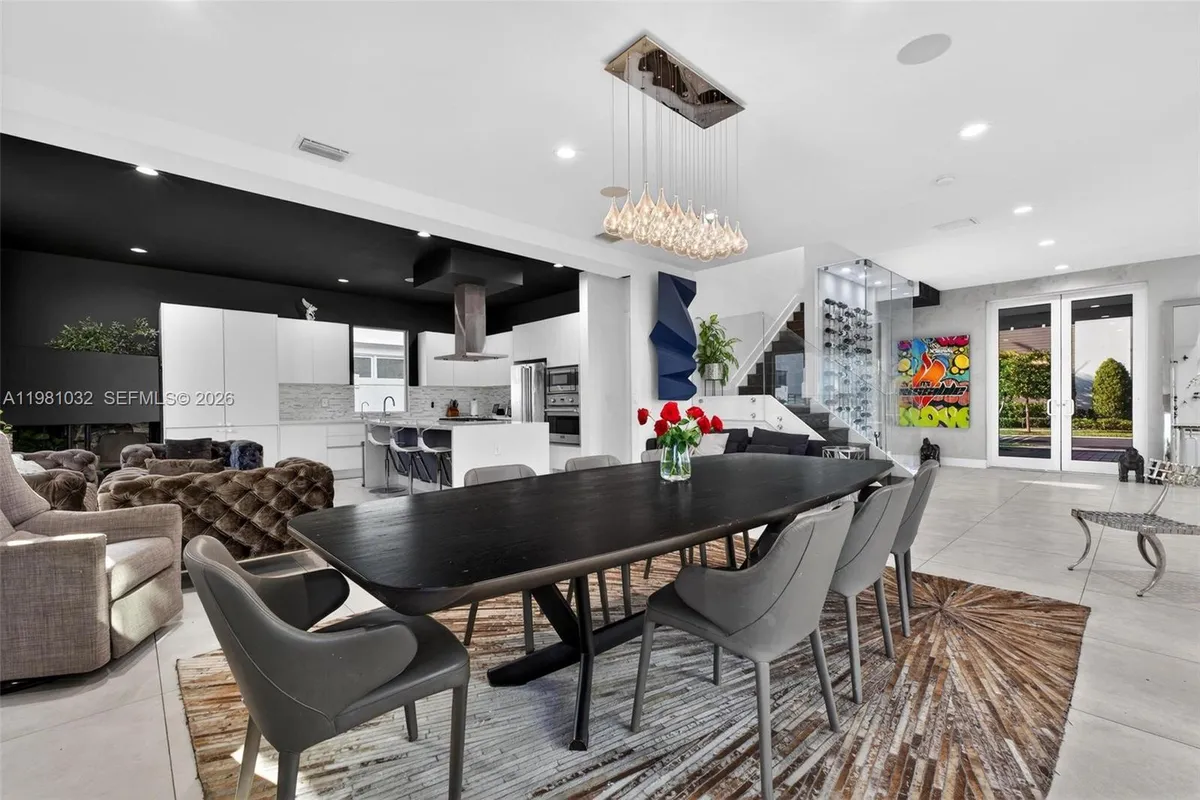 10292 NW 75th Ter, Doral FL 33178