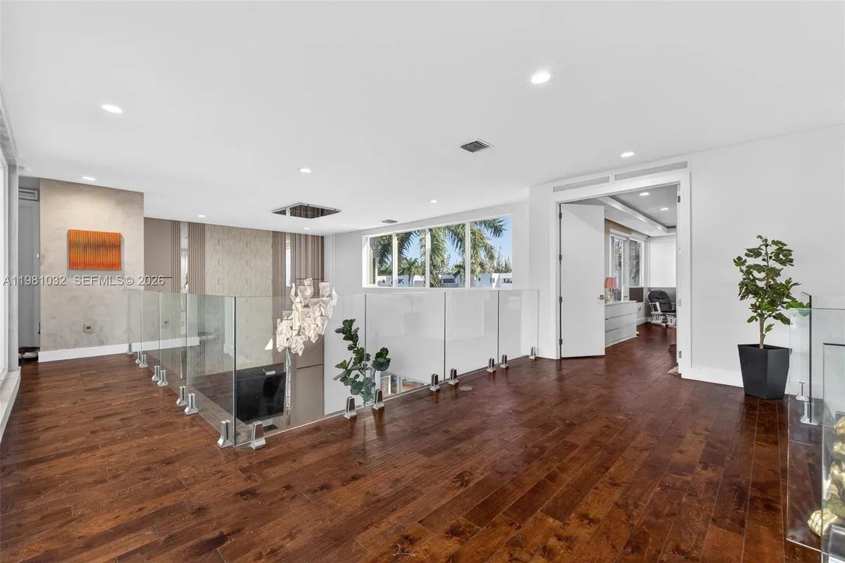 10292 NW 75th Ter, Doral FL 33178