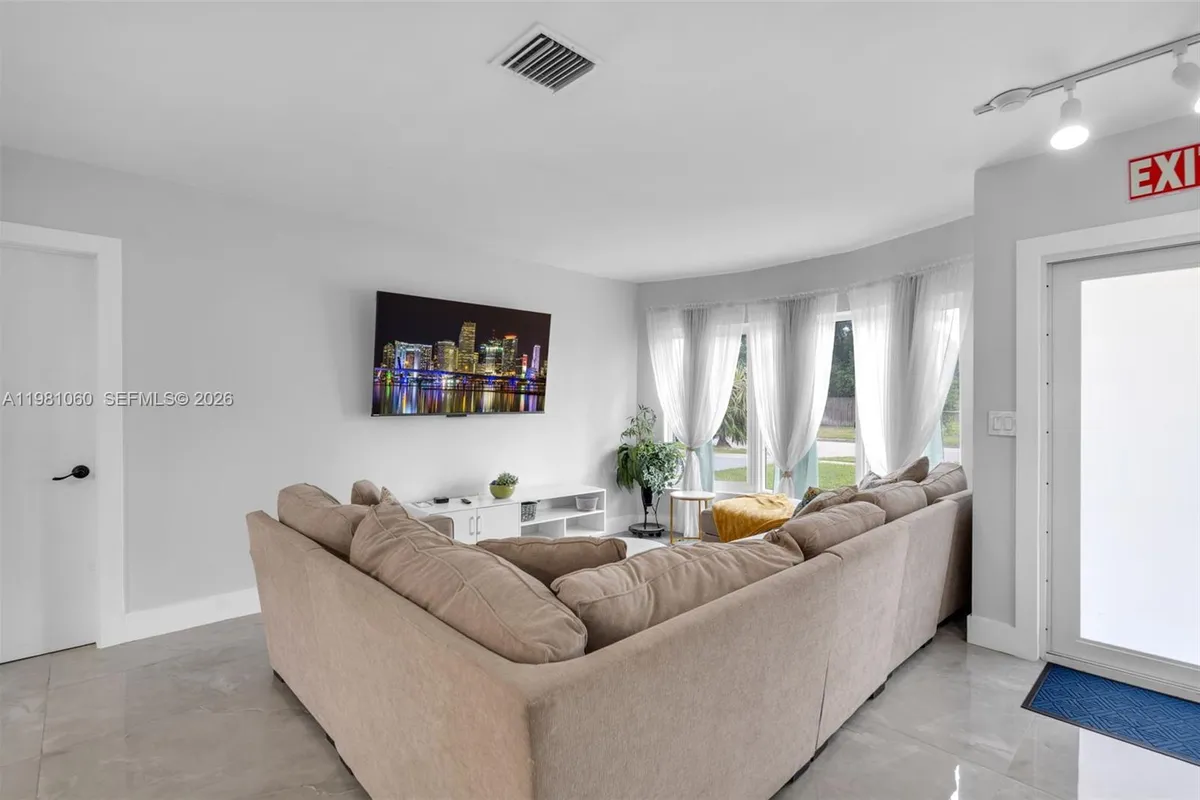 2227 NW 65th Ave, Margate FL 33063