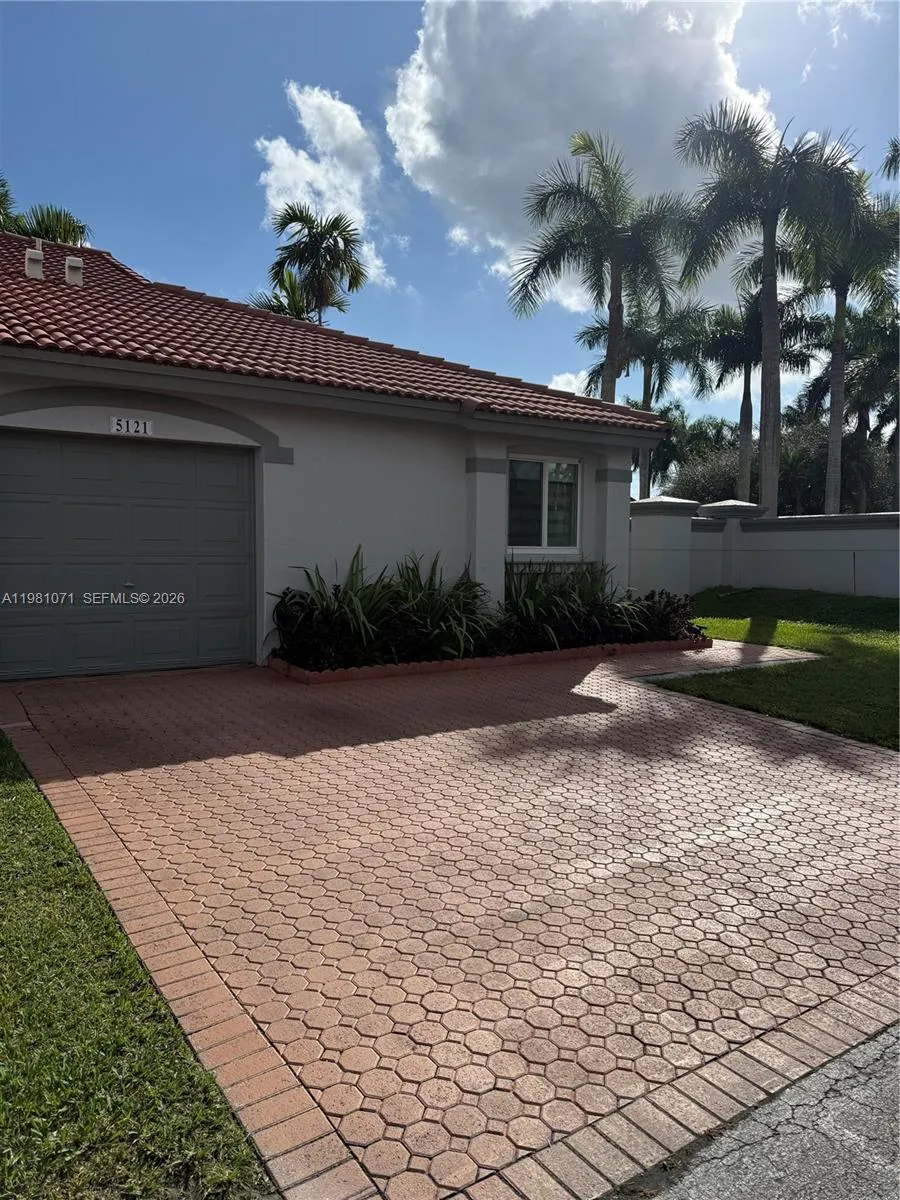 2 bedroom 2 bath for sale at 5121 NW 114th Ct, Doral FL 33178