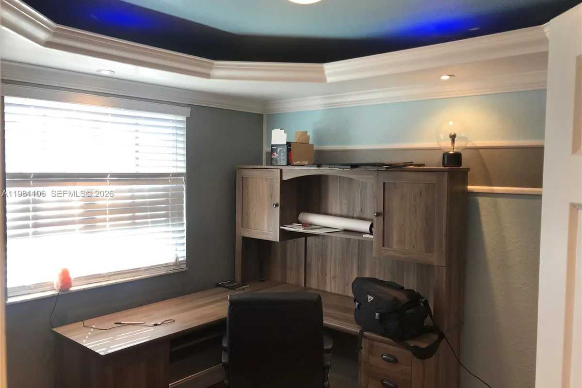 6037 SW 19th St, North Lauderdale FL 33068