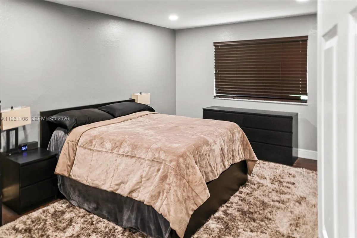 6037 SW 19th St, North Lauderdale FL 33068