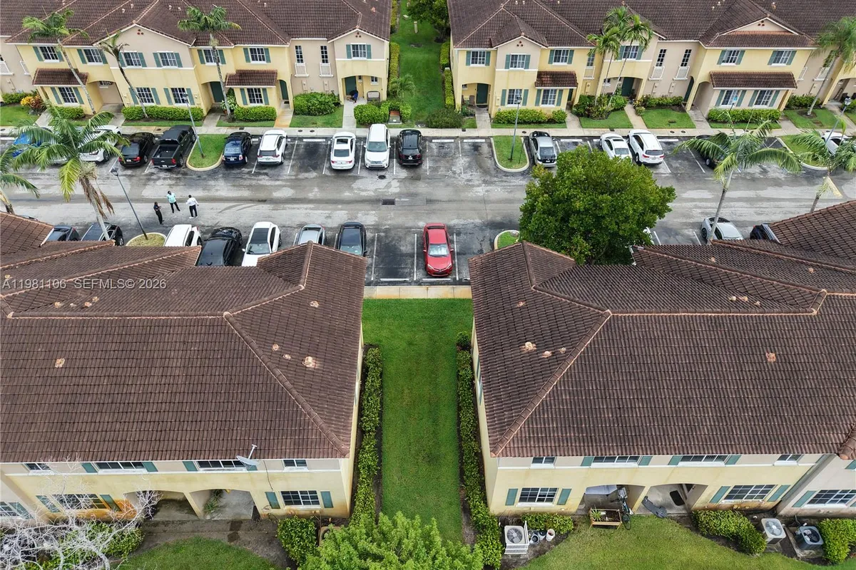 6037 SW 19th St, North Lauderdale FL 33068