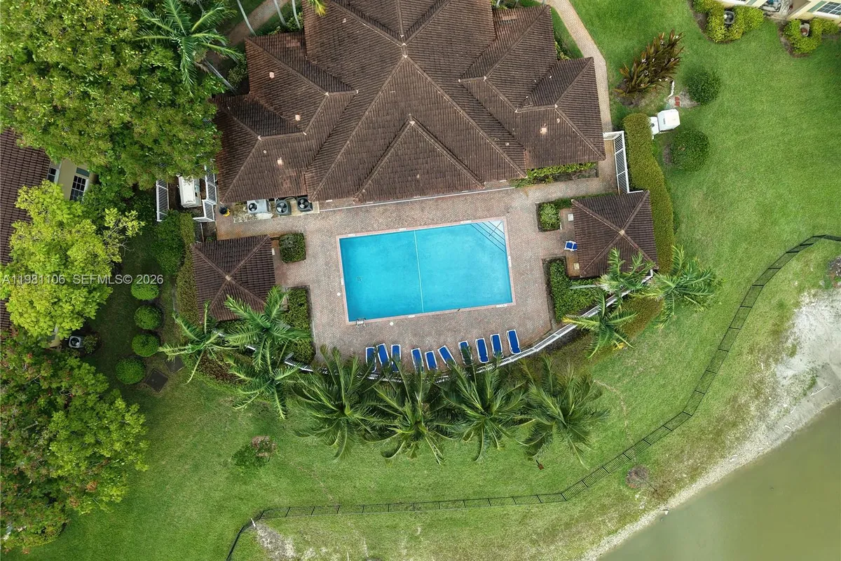 6037 SW 19th St, North Lauderdale FL 33068