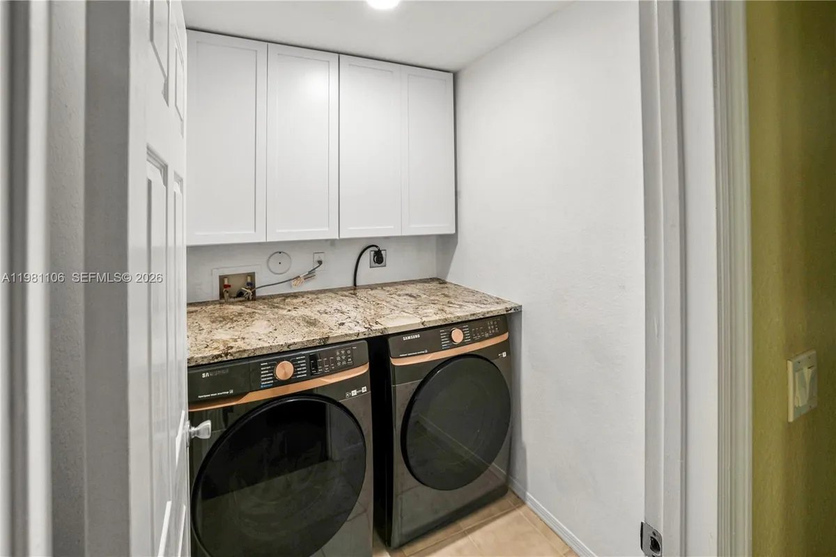 6037 SW 19th St, North Lauderdale FL 33068