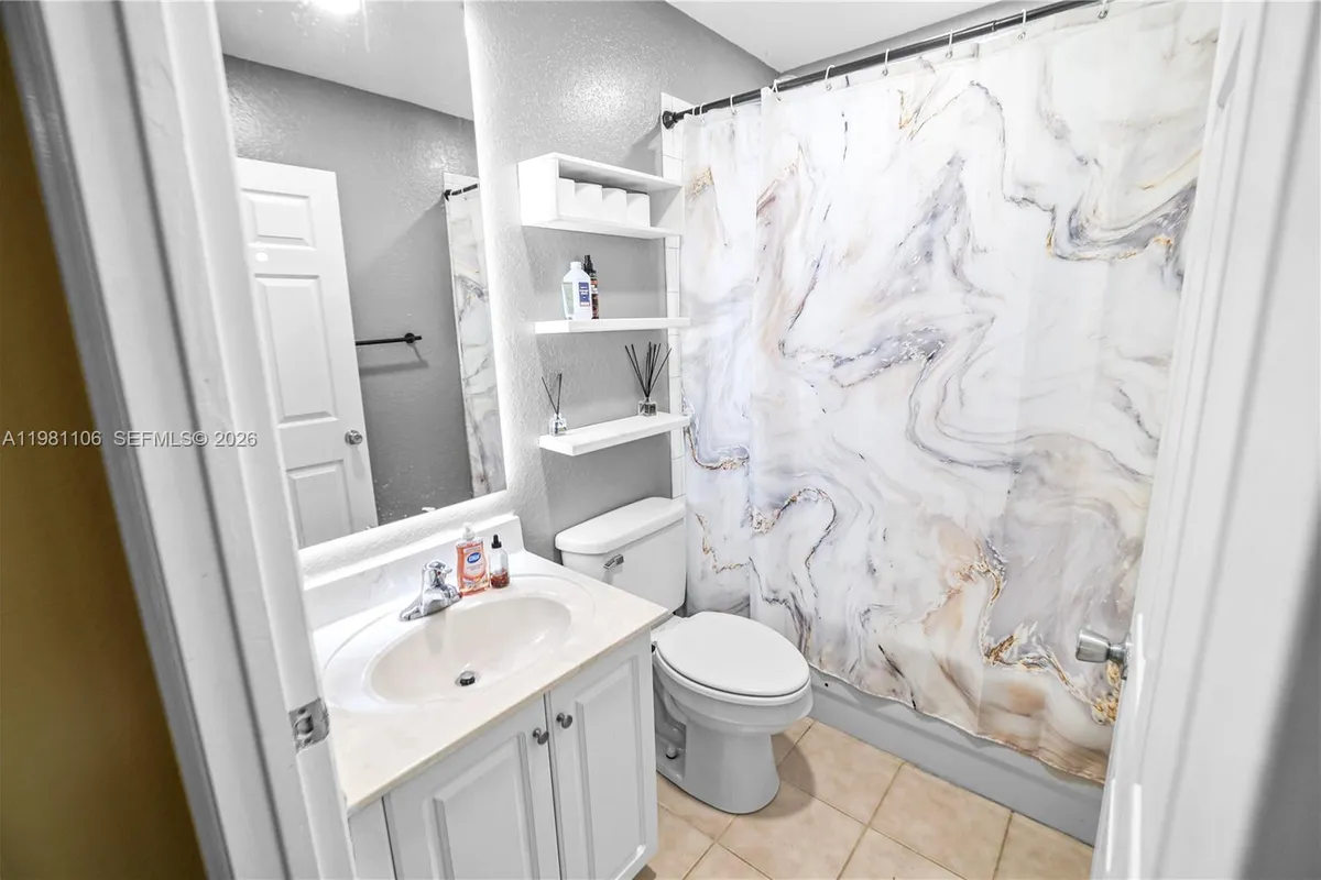 6037 SW 19th St, North Lauderdale FL 33068