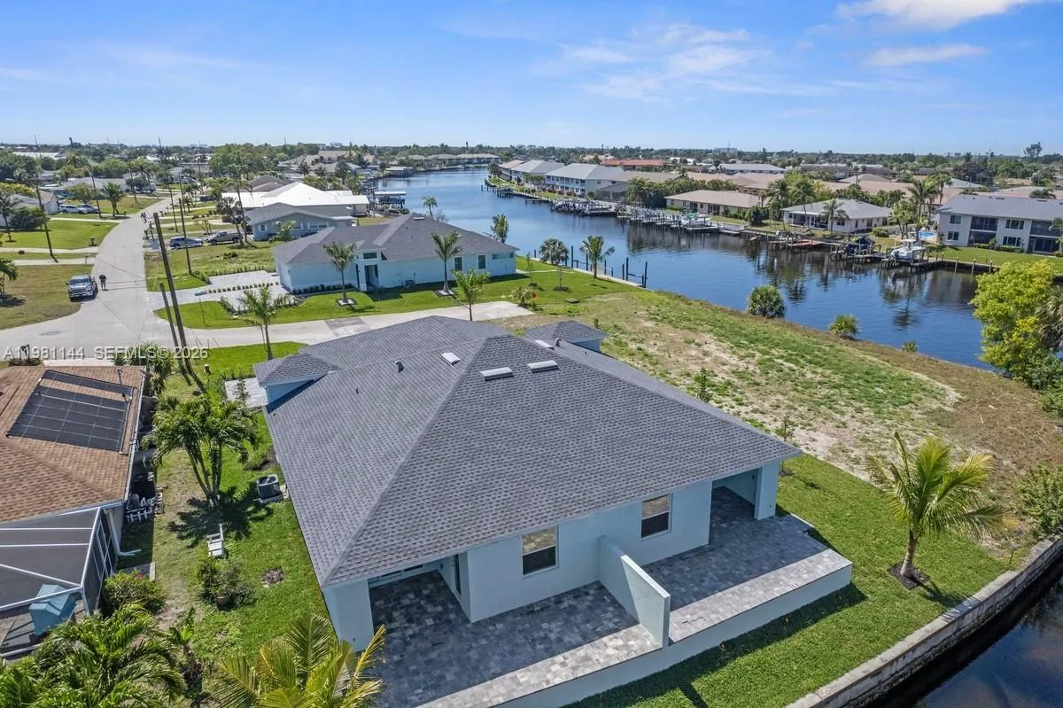 1105 SE 38 ST, Cape Coral FL 33904