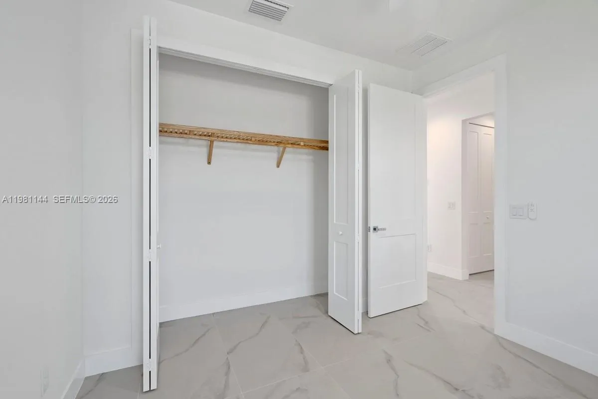 1105 SE 38 ST, Cape Coral FL 33904