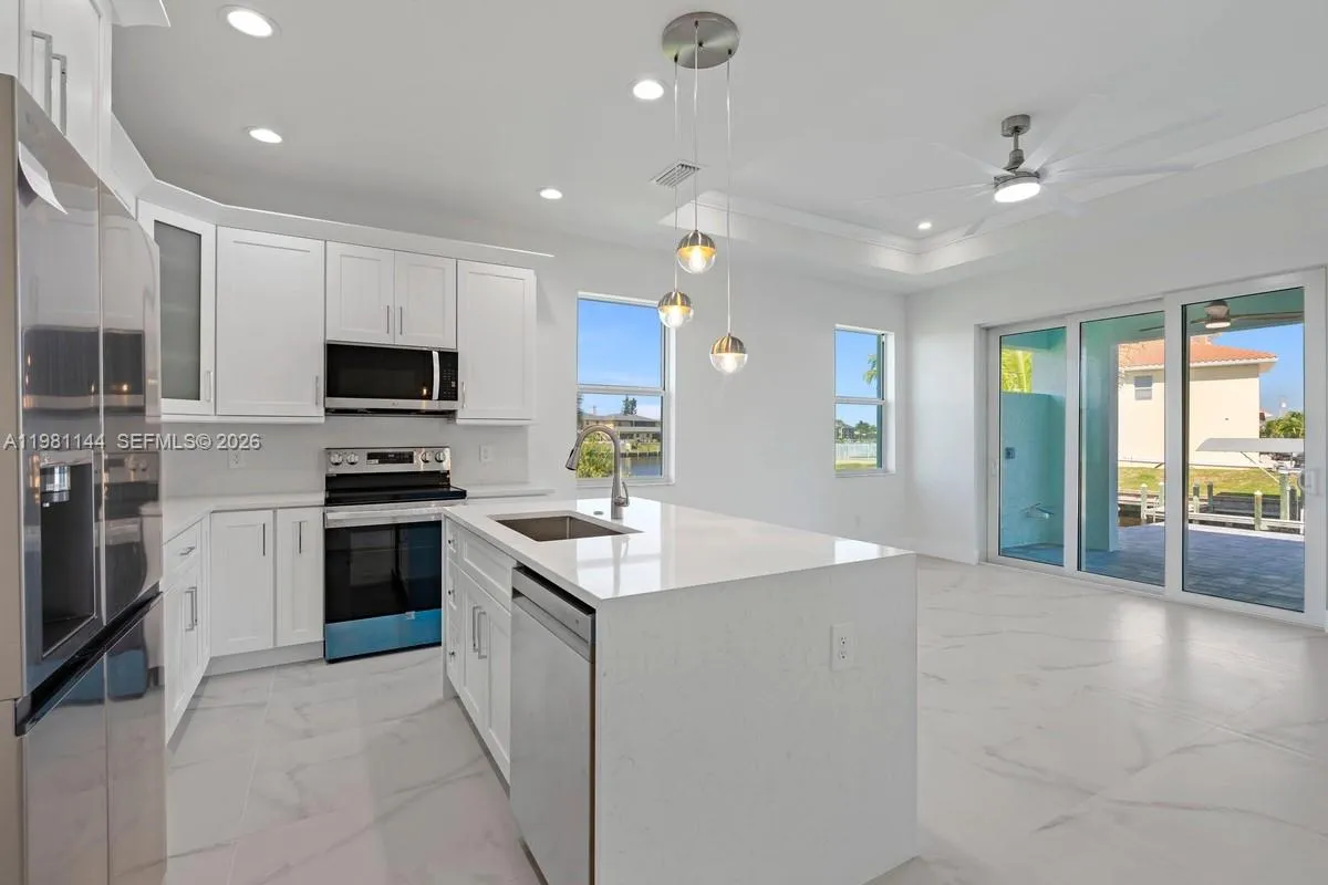 1105 SE 38 ST, Cape Coral FL 33904