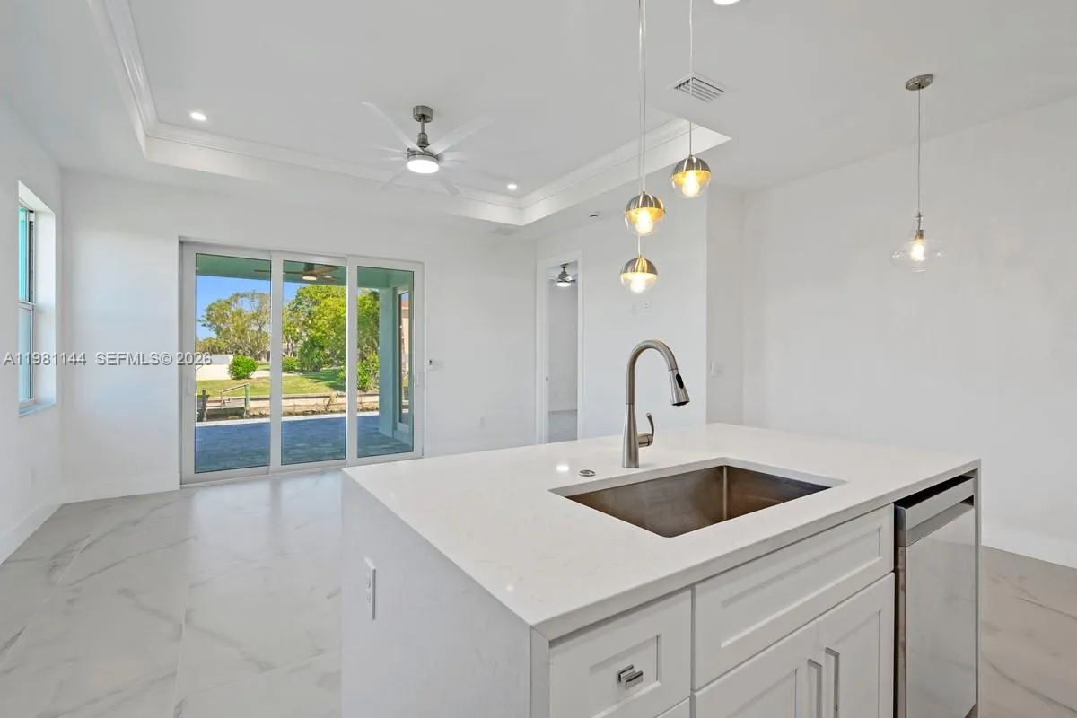 1105 SE 38 ST, Cape Coral FL 33904