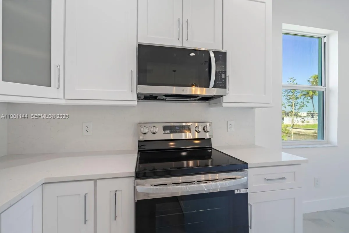 1105 SE 38 ST, Cape Coral FL 33904