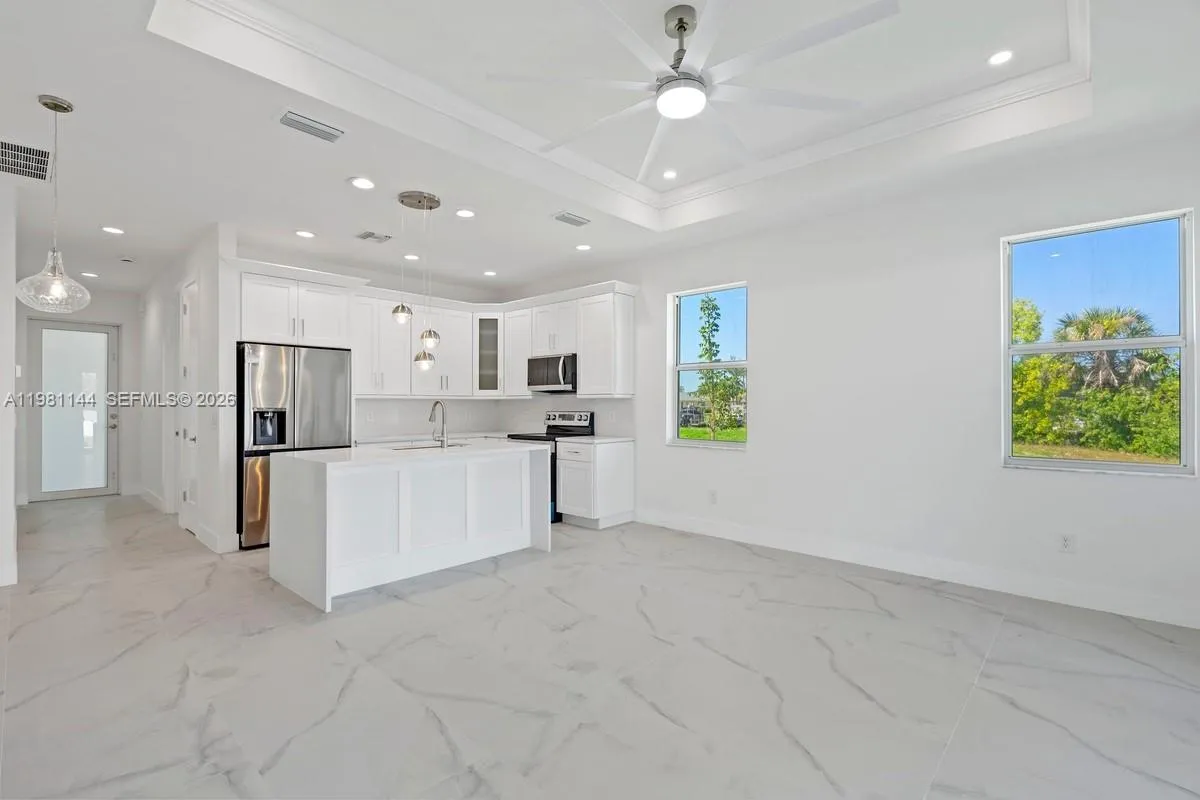 1105 SE 38 ST, Cape Coral FL 33904