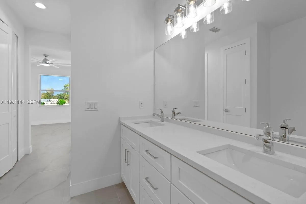 1105 SE 38 ST, Cape Coral FL 33904