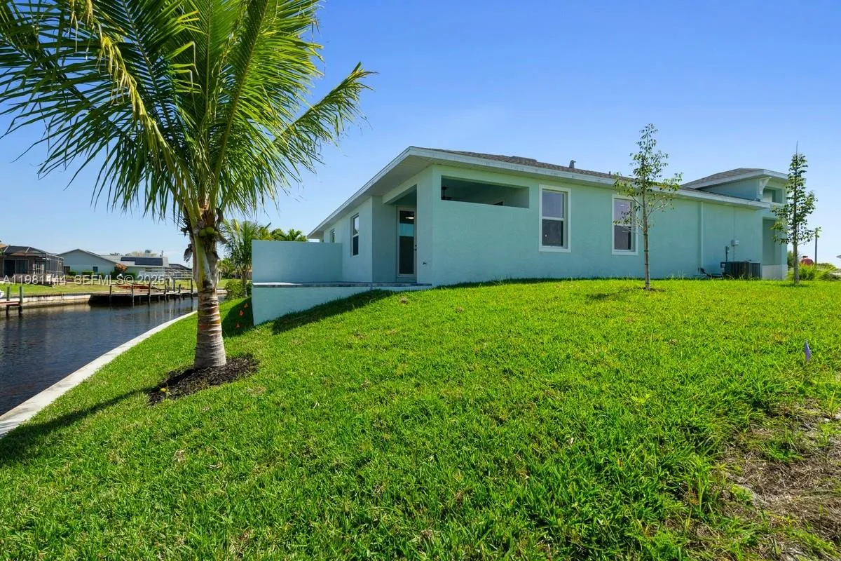1105 SE 38 ST, Cape Coral FL 33904