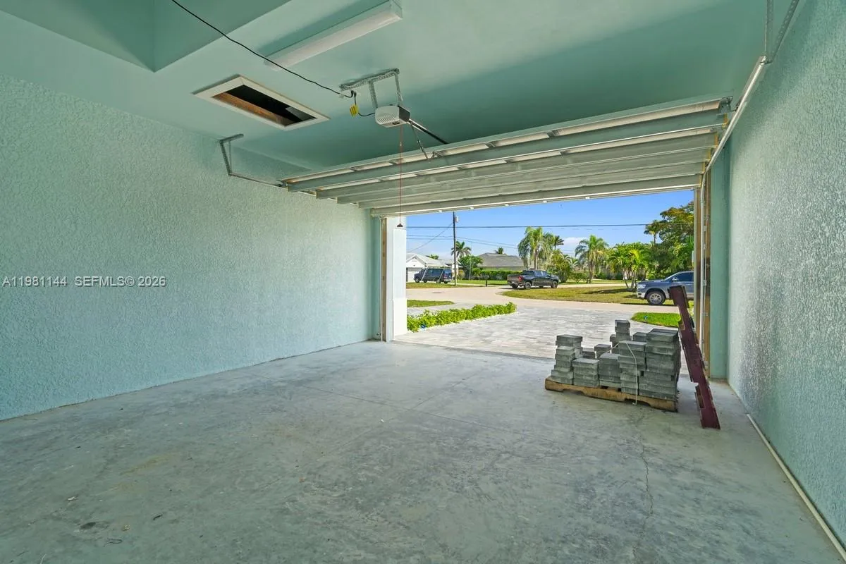 1105 SE 38 ST, Cape Coral FL 33904