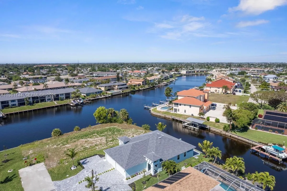 1105 SE 38 ST, Cape Coral FL 33904