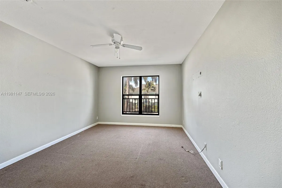 4092 N Pine Island Rd # 206, Sunrise FL 33351