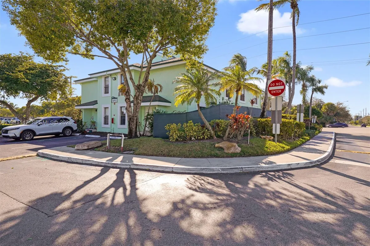 4092 N Pine Island Rd # 206, Sunrise FL 33351
