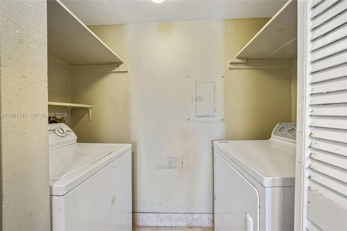 4092 N Pine Island Rd # 206, Sunrise FL 33351