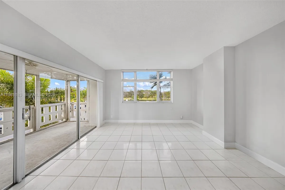 4350 Hillcrest Dr # 200, Hollywood FL 33021