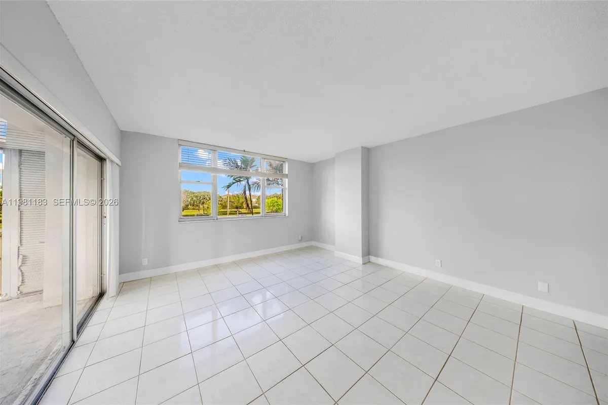 4350 Hillcrest Dr # 200, Hollywood FL 33021