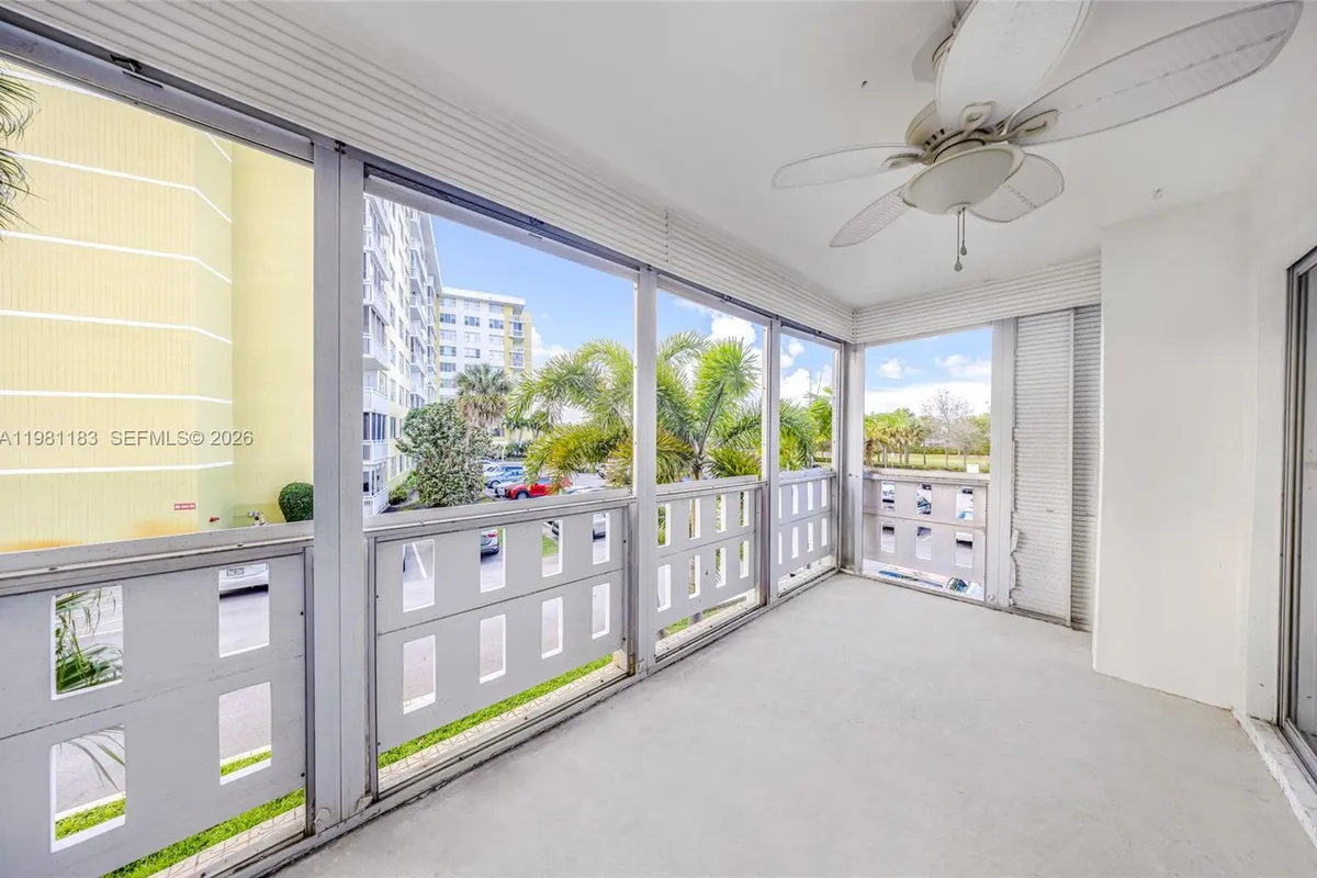 4350 Hillcrest Dr # 200, Hollywood FL 33021