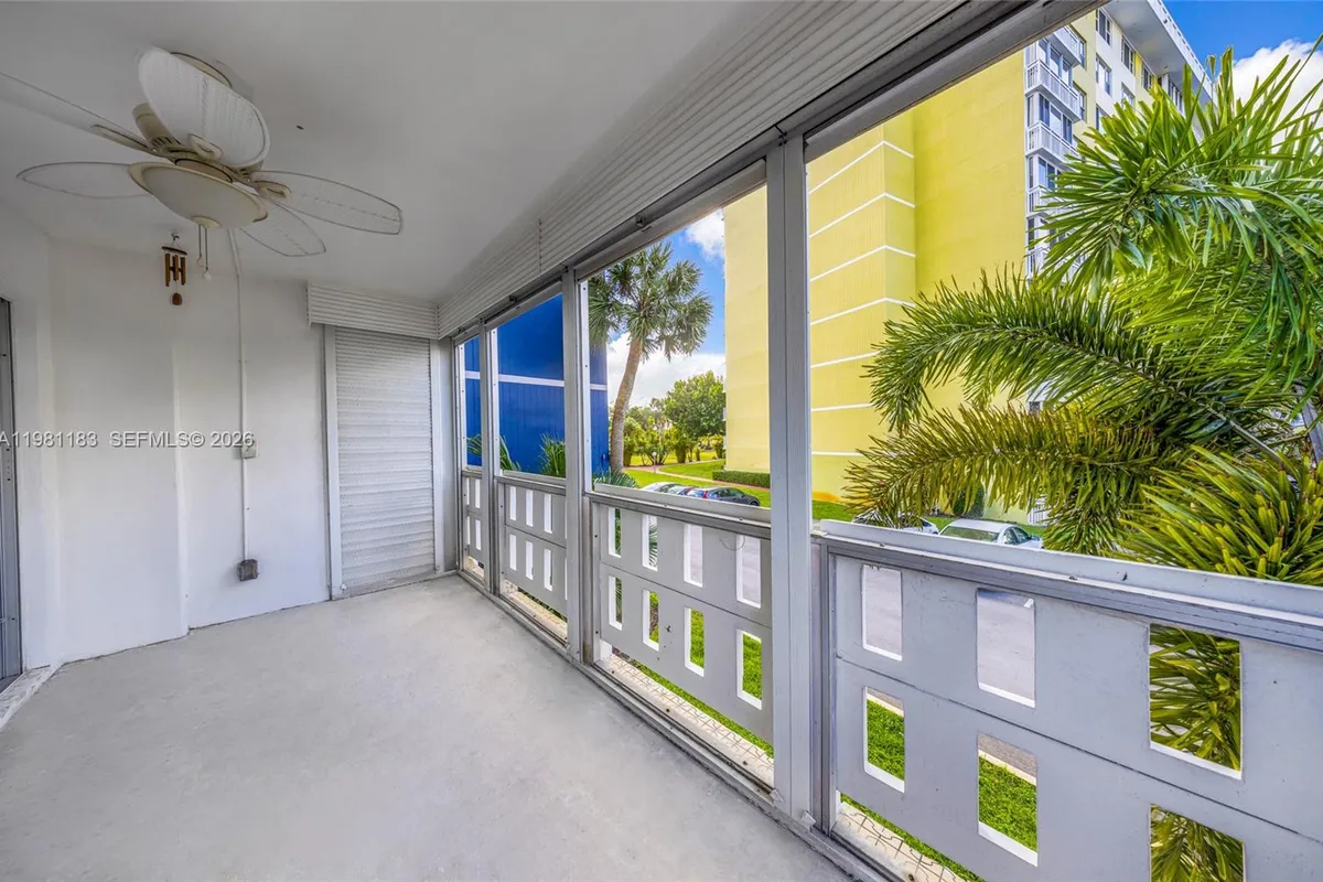4350 Hillcrest Dr # 200, Hollywood FL 33021