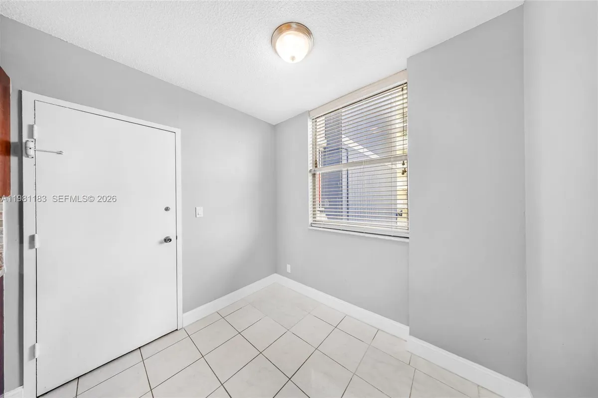 4350 Hillcrest Dr # 200, Hollywood FL 33021