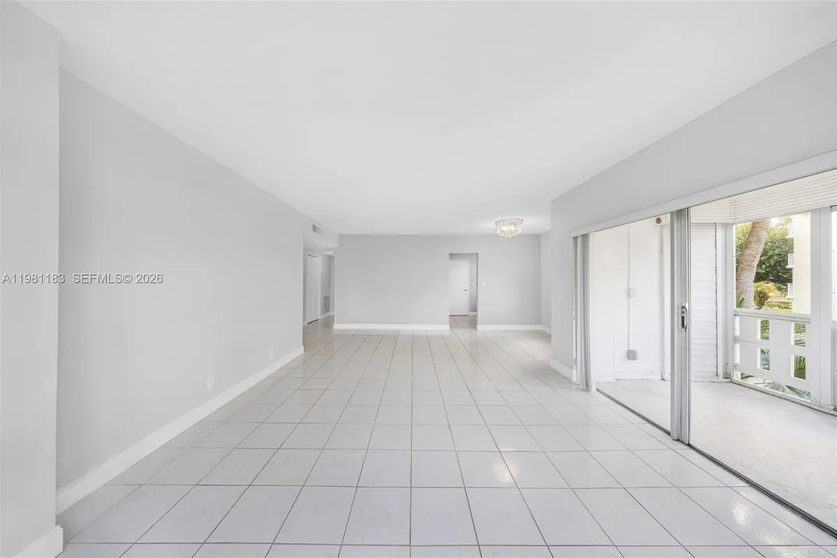 4350 Hillcrest Dr # 200, Hollywood FL 33021