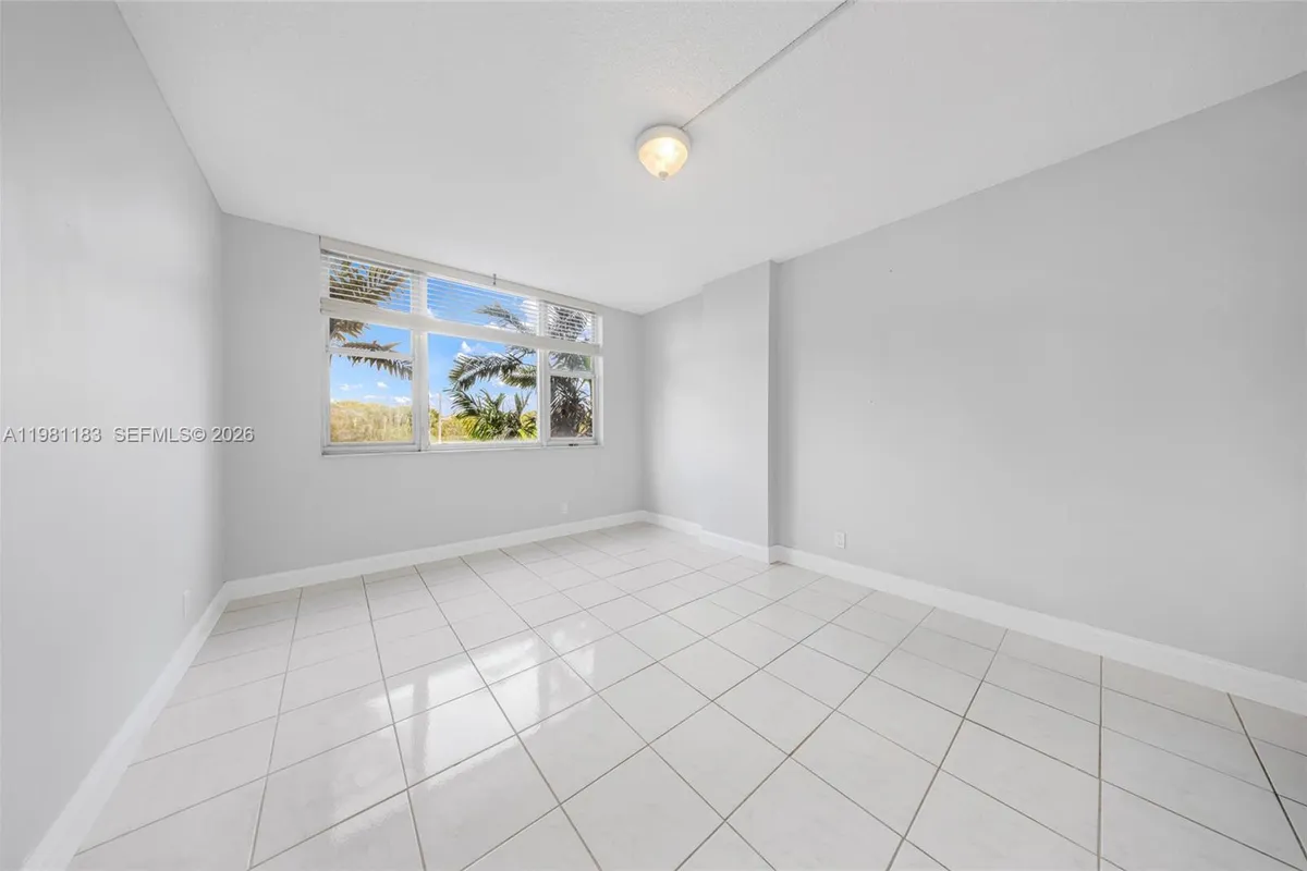 4350 Hillcrest Dr # 200, Hollywood FL 33021