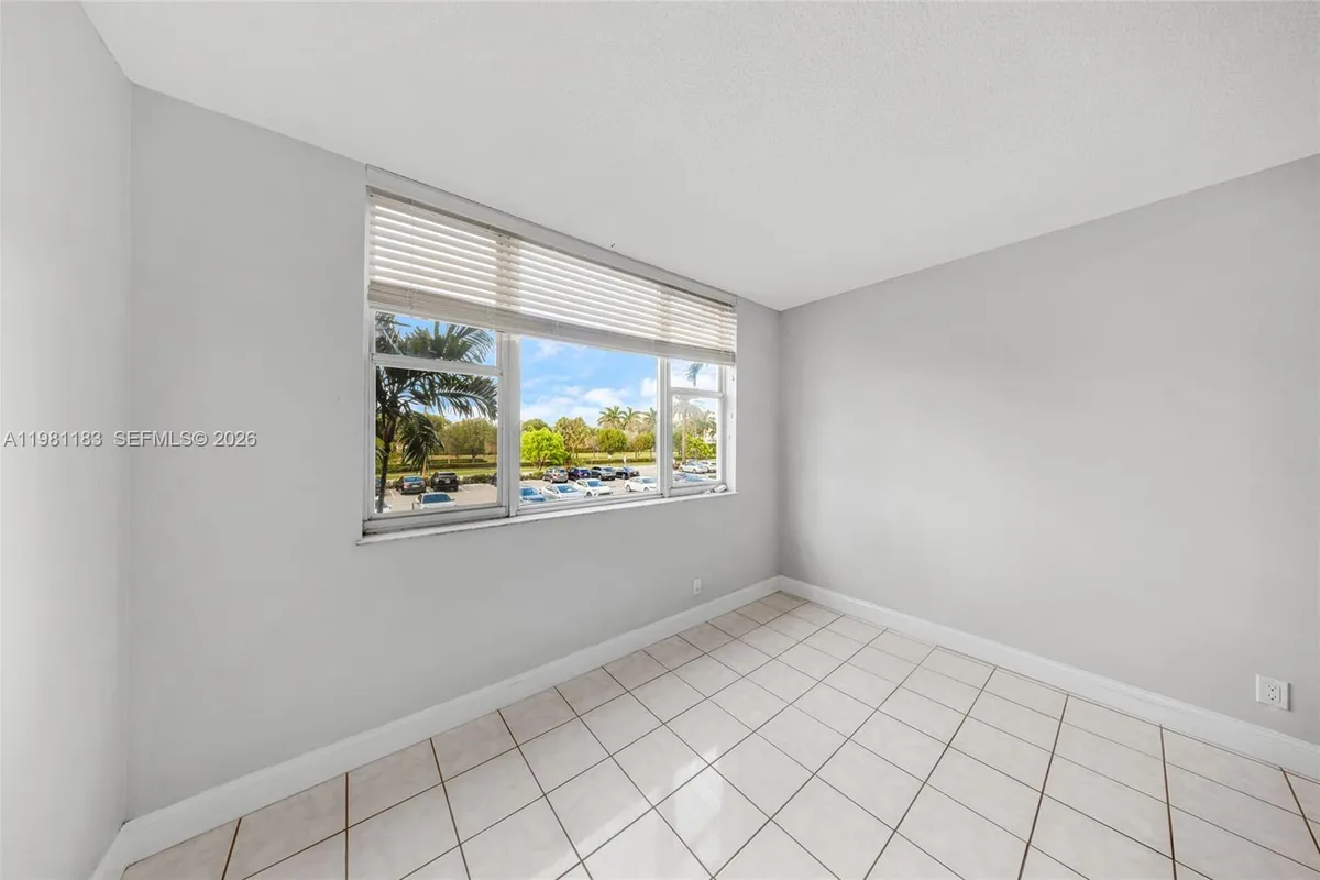 4350 Hillcrest Dr # 200, Hollywood FL 33021