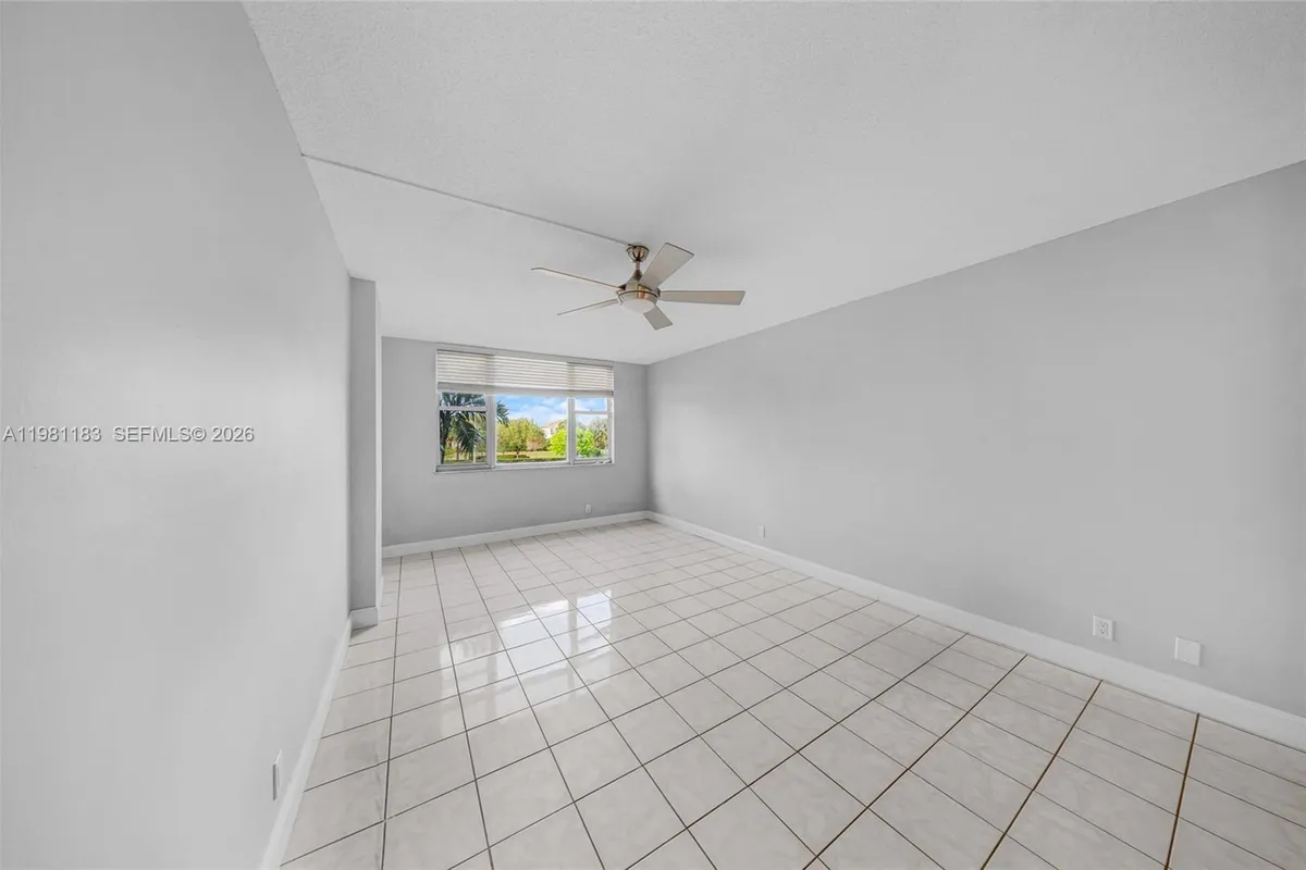4350 Hillcrest Dr # 200, Hollywood FL 33021