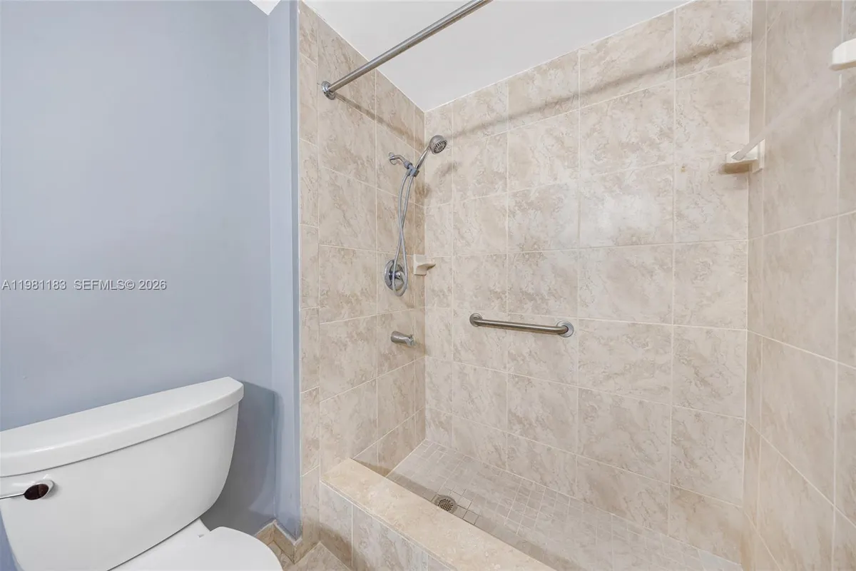 4350 Hillcrest Dr # 200, Hollywood FL 33021