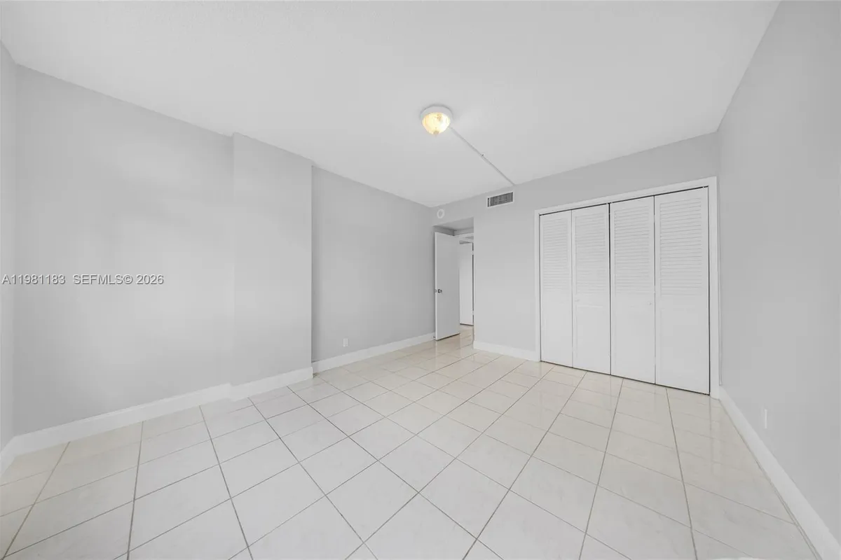 4350 Hillcrest Dr # 200, Hollywood FL 33021