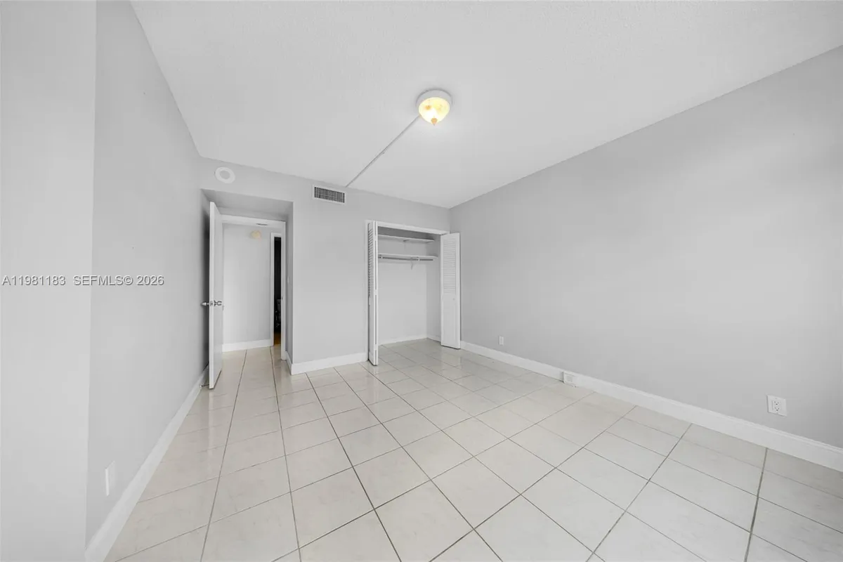 4350 Hillcrest Dr # 200, Hollywood FL 33021