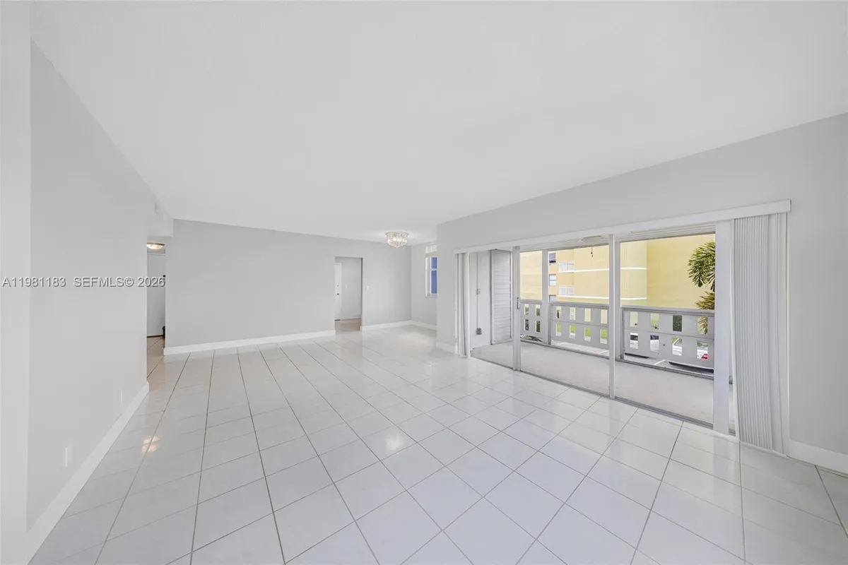 4350 Hillcrest Dr # 200, Hollywood FL 33021