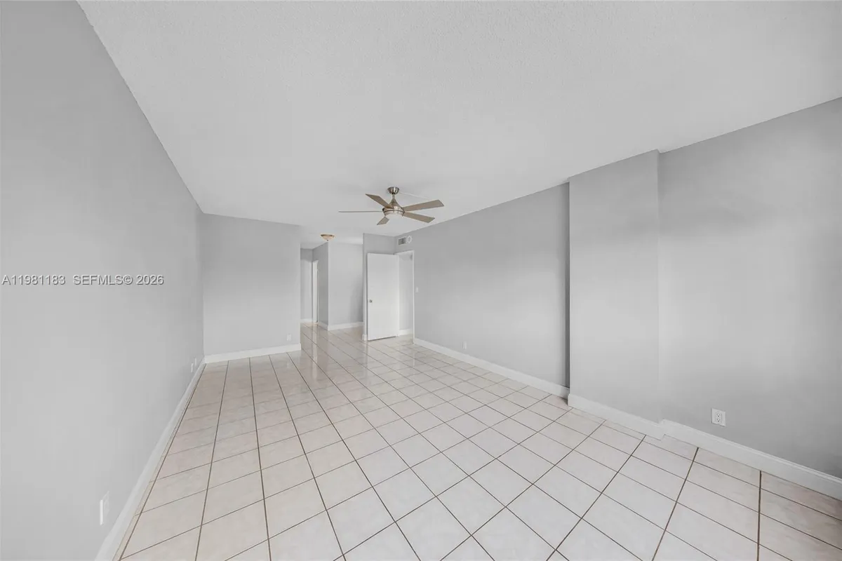 4350 Hillcrest Dr # 200, Hollywood FL 33021