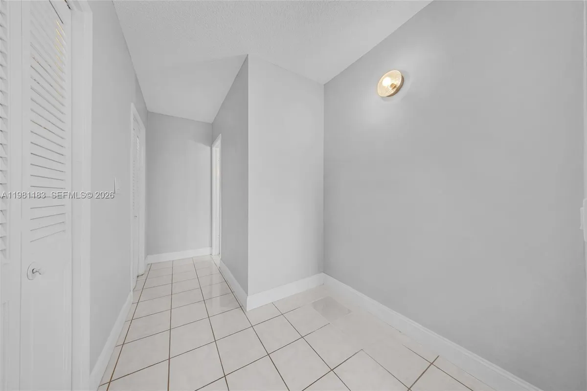 4350 Hillcrest Dr # 200, Hollywood FL 33021