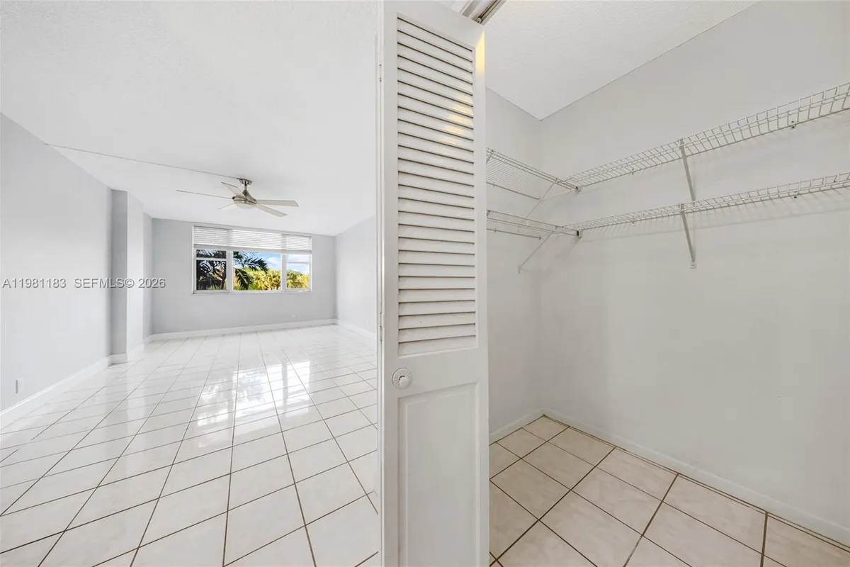 4350 Hillcrest Dr # 200, Hollywood FL 33021