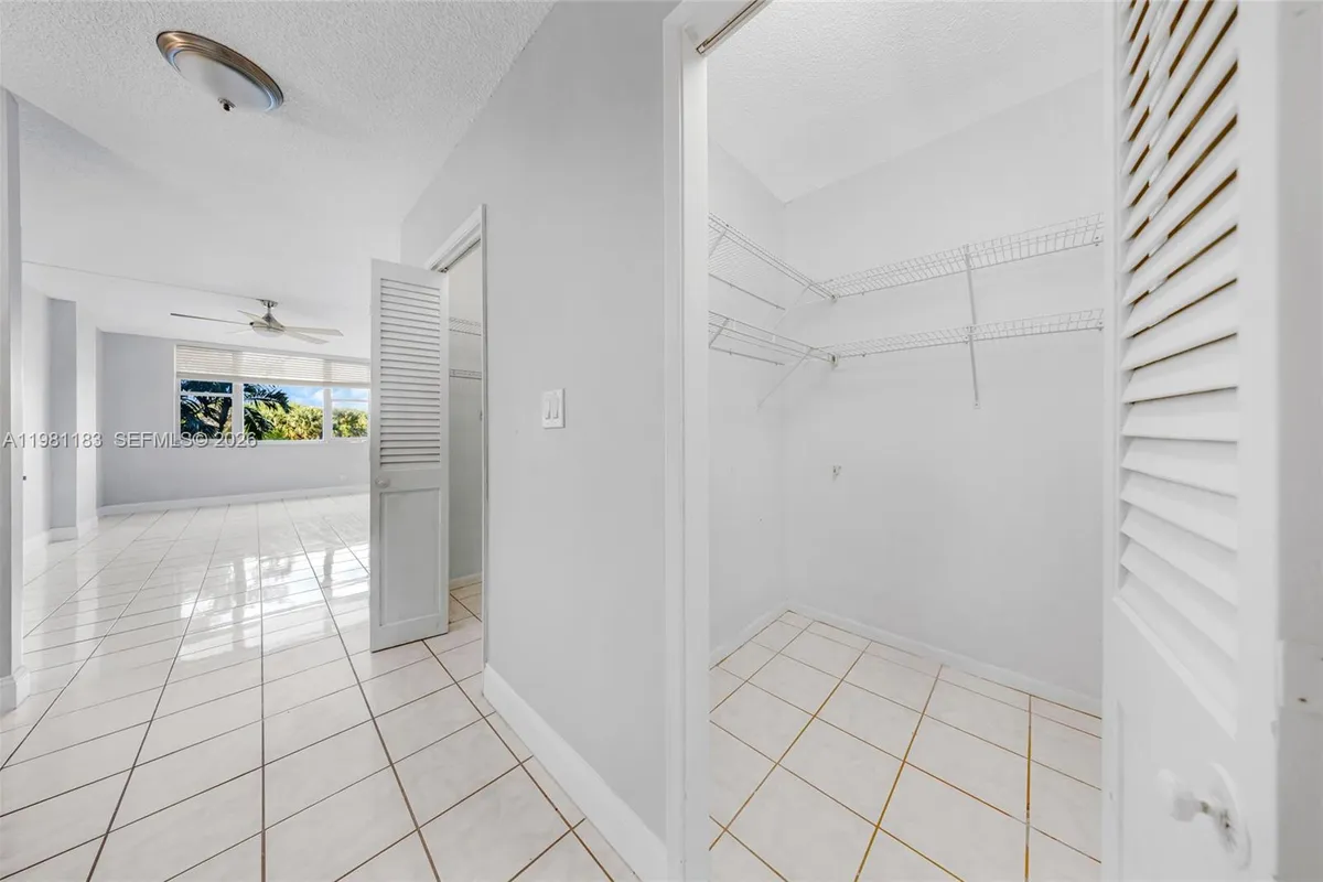 4350 Hillcrest Dr # 200, Hollywood FL 33021