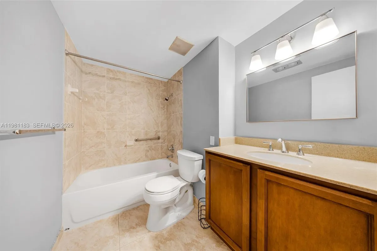 4350 Hillcrest Dr # 200, Hollywood FL 33021