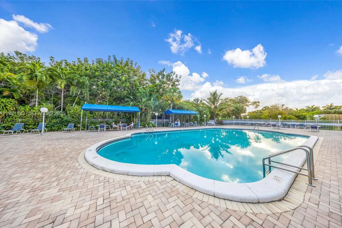 4350 Hillcrest Dr # 200, Hollywood FL 33021